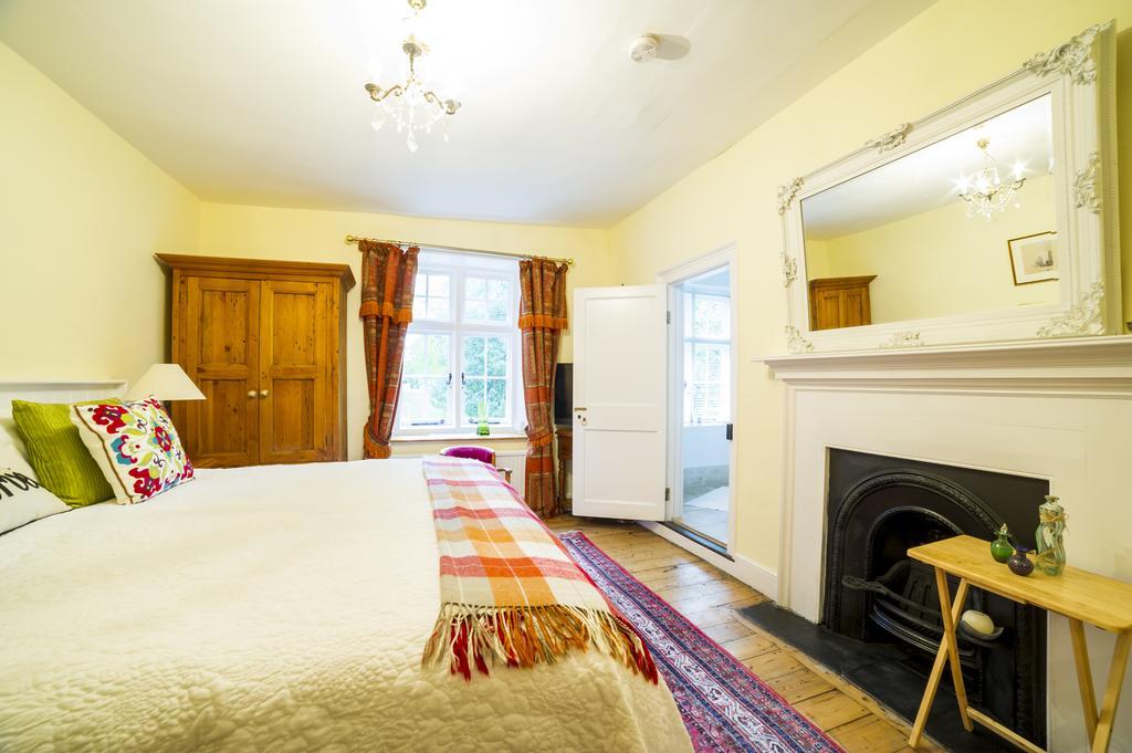 Molland Manor House Bed & Breakfast Sandwich Exterior photo