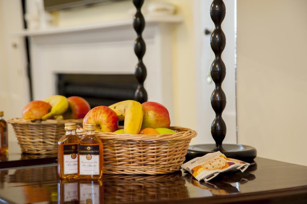 Molland Manor House Bed & Breakfast Sandwich Exterior photo